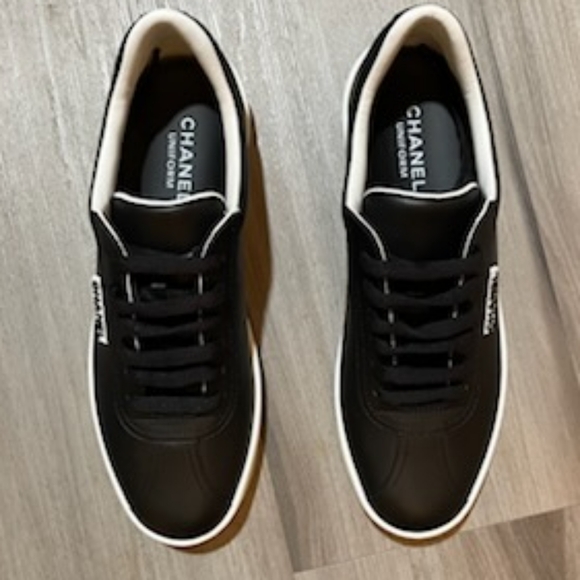 CHANEL UNIFORM CALFSKIN SNEAKERS - Picture 4 of 7